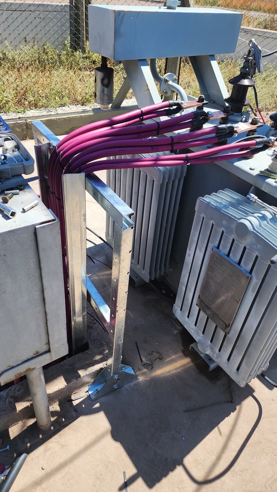 Conexión de cables de media tensión en transformador